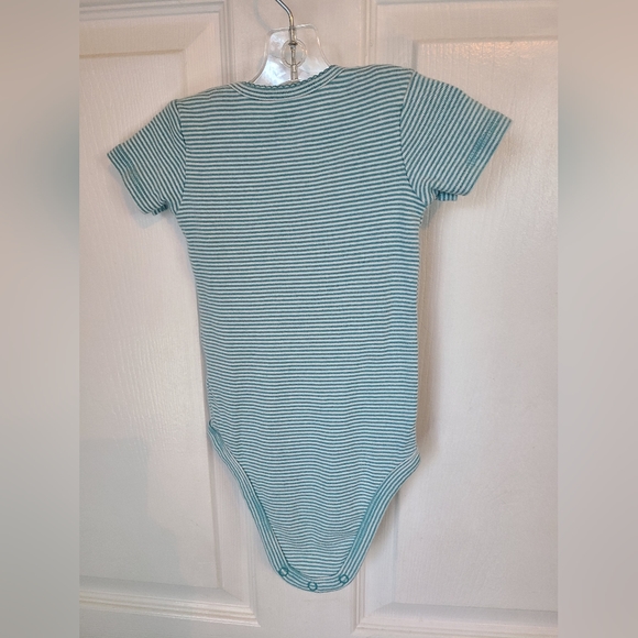 (1643) Carters 9 Month old Onesie,  Color: Blue Stripes - Picture 7 of 11